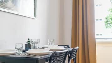 Basic Apartment | Dining