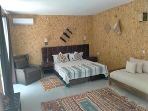 Habitación doble, balcón, vista al río | Caja de seguridad en la habitación y wifi gratis 
