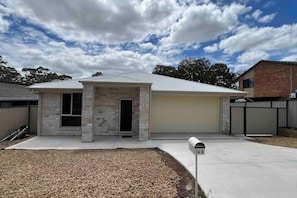 A single-story house with a garage, a front door, and a mailbox. - 2 House Together 7 BR Ideal for Large Families (Hillcrest)