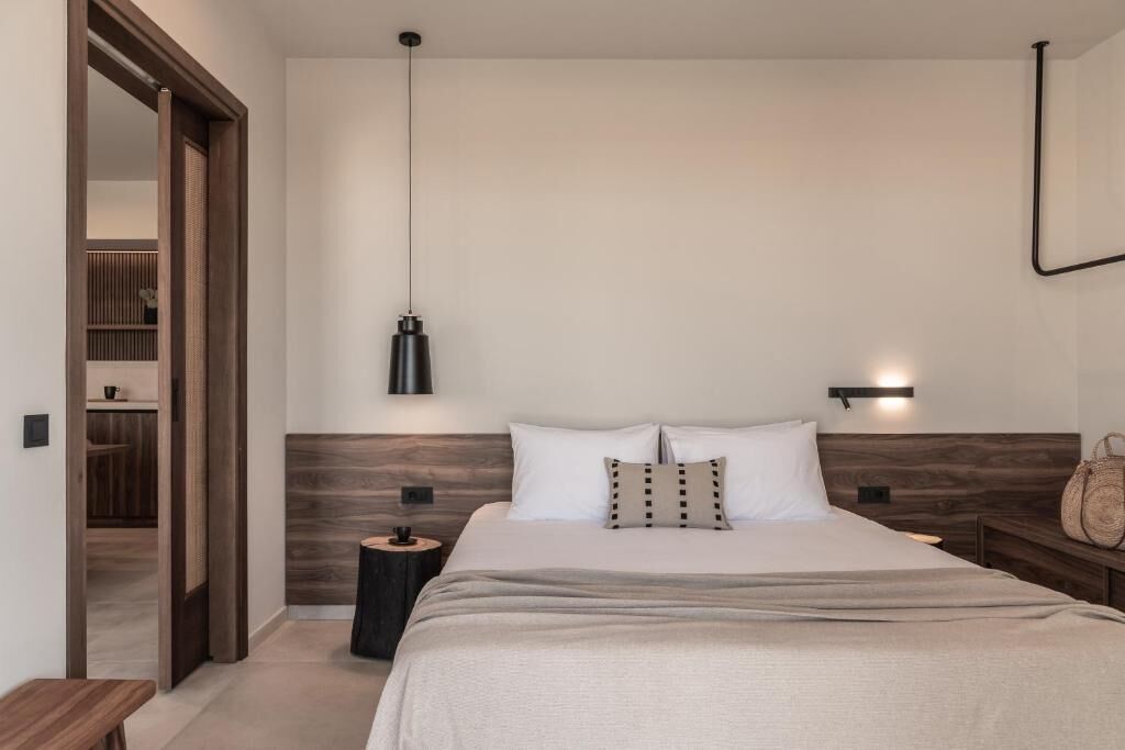 In-room safe, desk, soundproofing, iron/ironing board