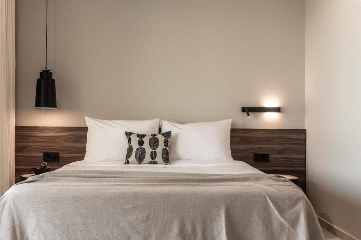 Executive Suite | In-room safe, desk, soundproofing, iron/ironing board