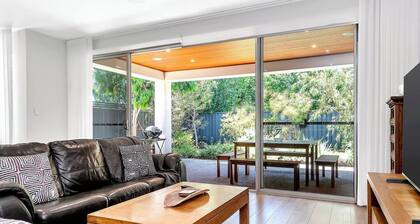 Filmer Art Gallery | 3BR, Kayaks, BBQ, Study, Wi-Fi