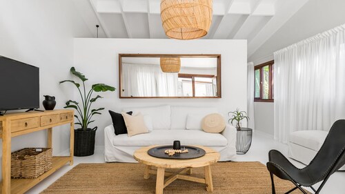 Studio45 A tastefully designed villa located just minutes from the heart of Byron Bay. The self-cont