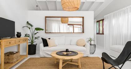 Studio45 A tastefully designed villa located just minutes from the heart of Byron Bay. The self-cont