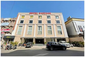 Exterior - Premium Hotel S-A-N-T-O-O-R Varanasi  (Varanasi)