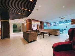 Lobby - Premium Hotel S-A-N-T-O-O-R Varanasi  (Varanasi)