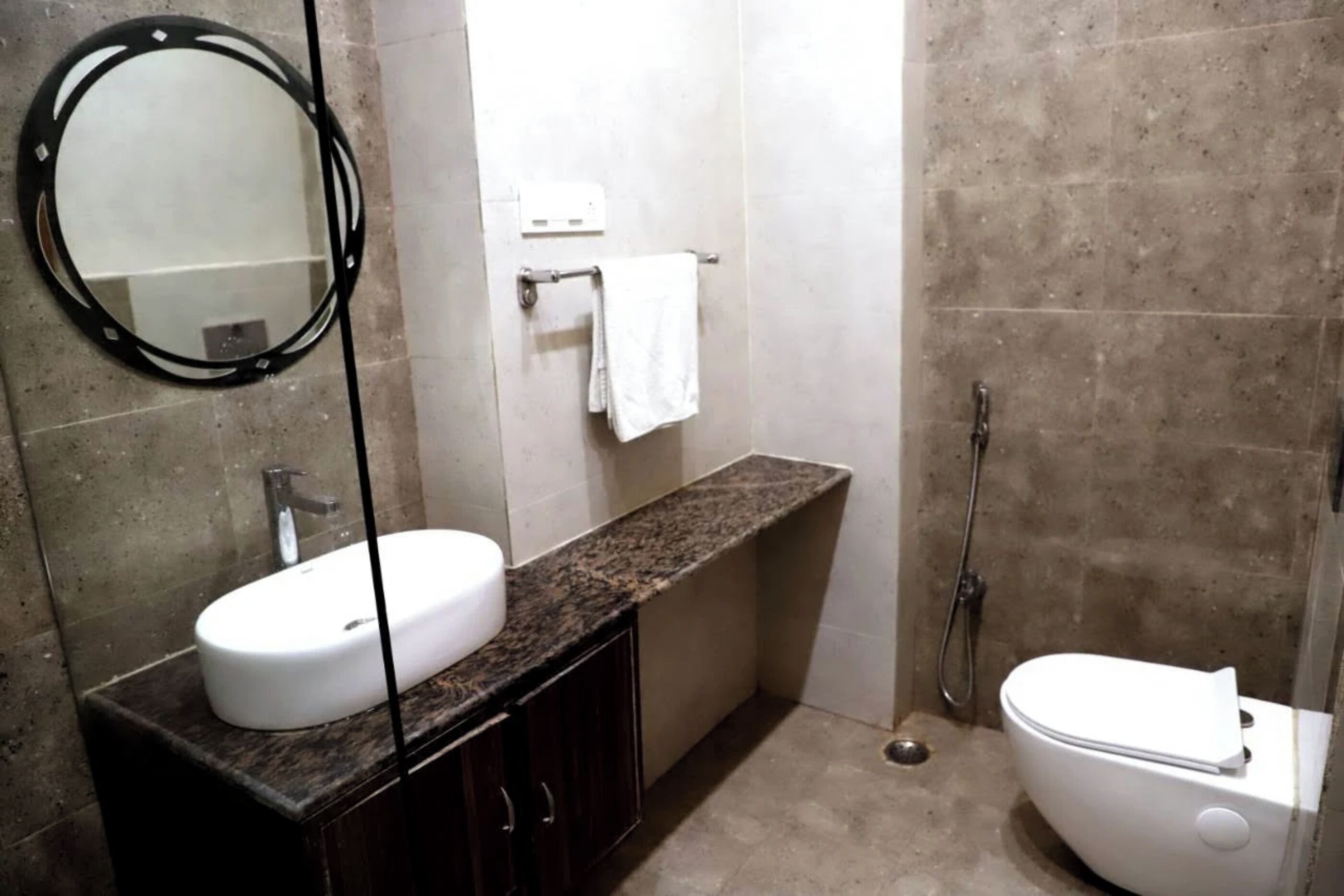 Deluxe Double Room, Air conditioning | Bathroom | Shower, rainfall showerhead, slippers, towels
