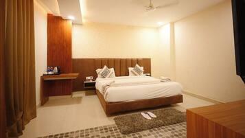 Family Room, Penyaman udara | Peralatan tempat tidur hipoalergenik, meja, kalis bunyi, Wi-fi percuma