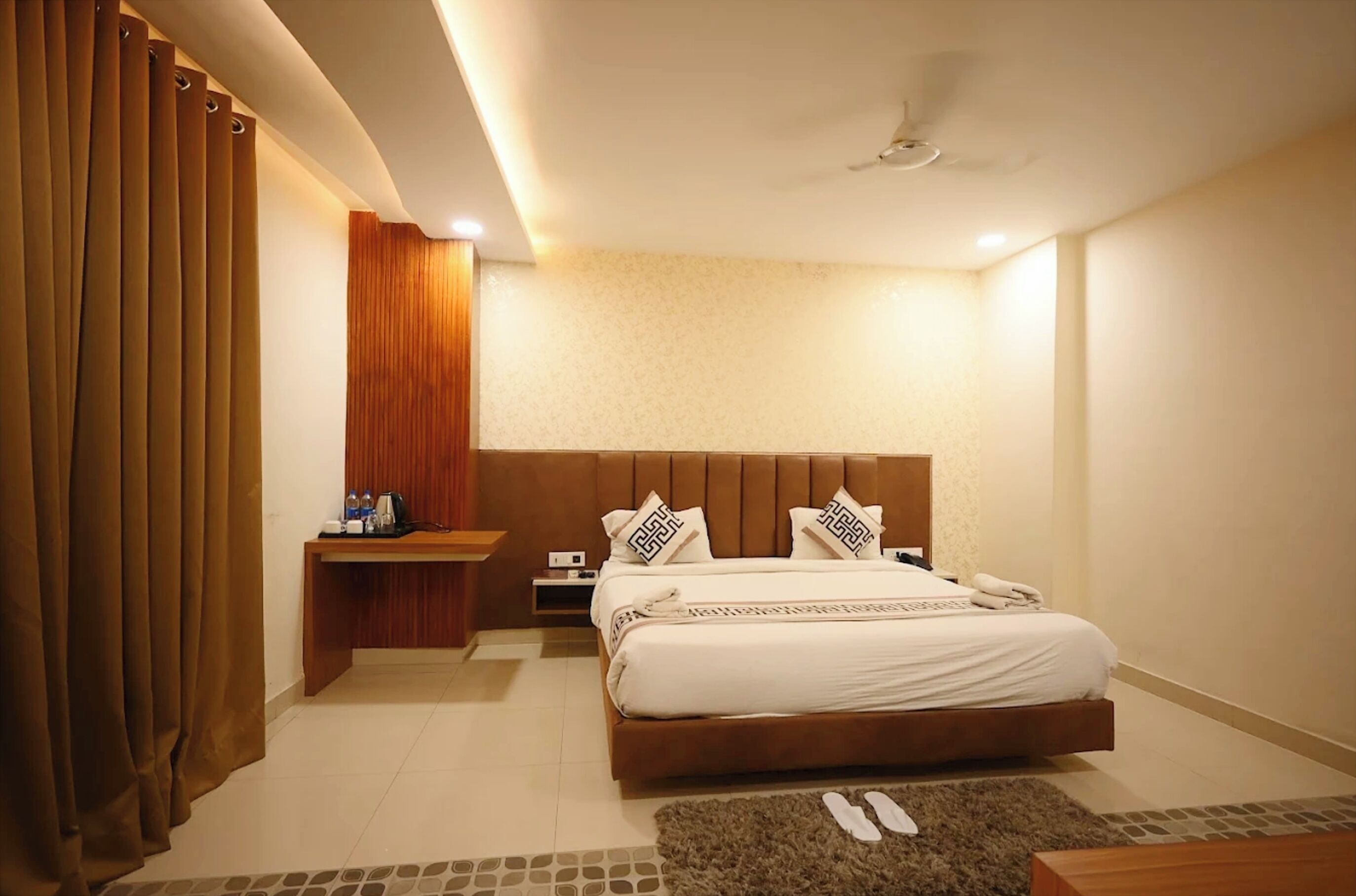 Hypo-allergenic bedding, desk, soundproofing, free WiFi