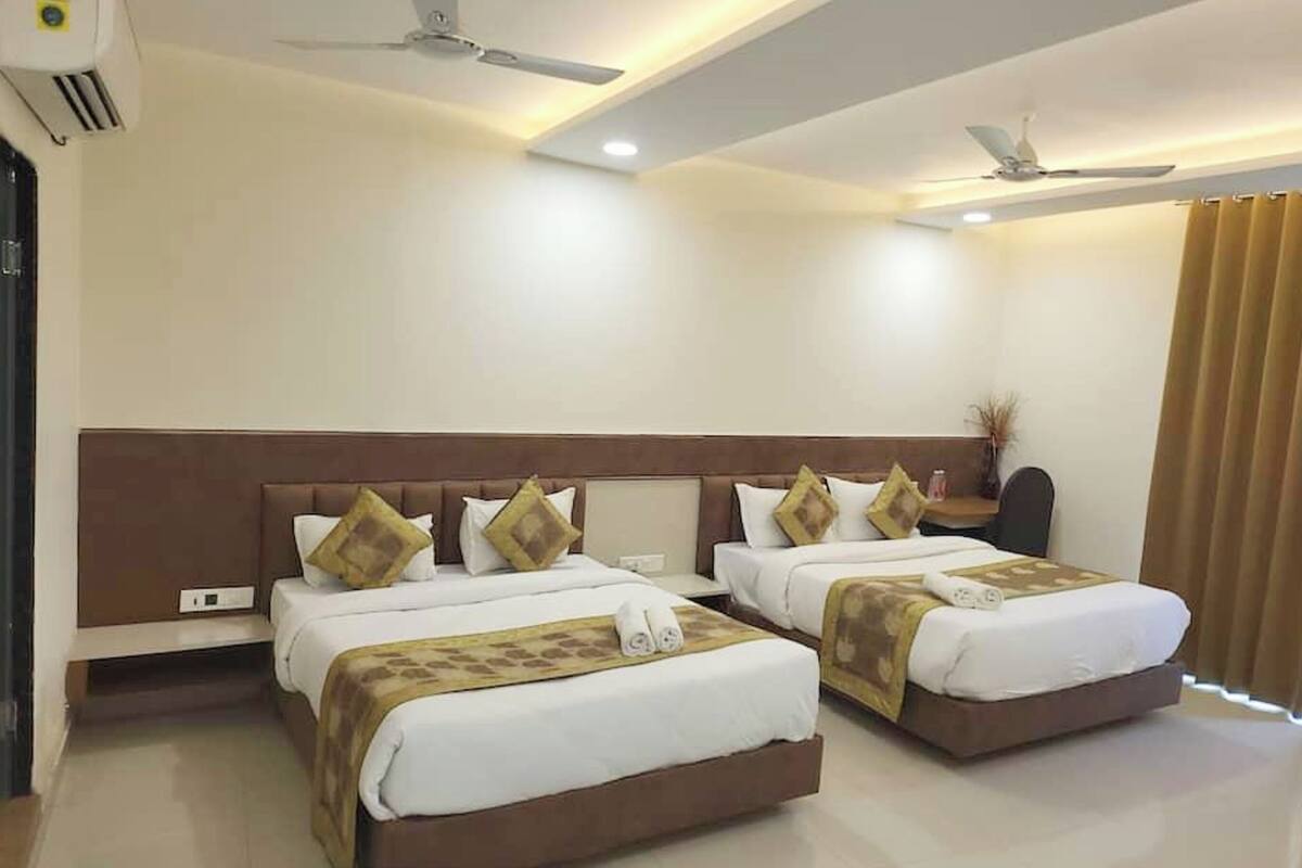 Hypo-allergenic bedding, desk, soundproofing, free WiFi