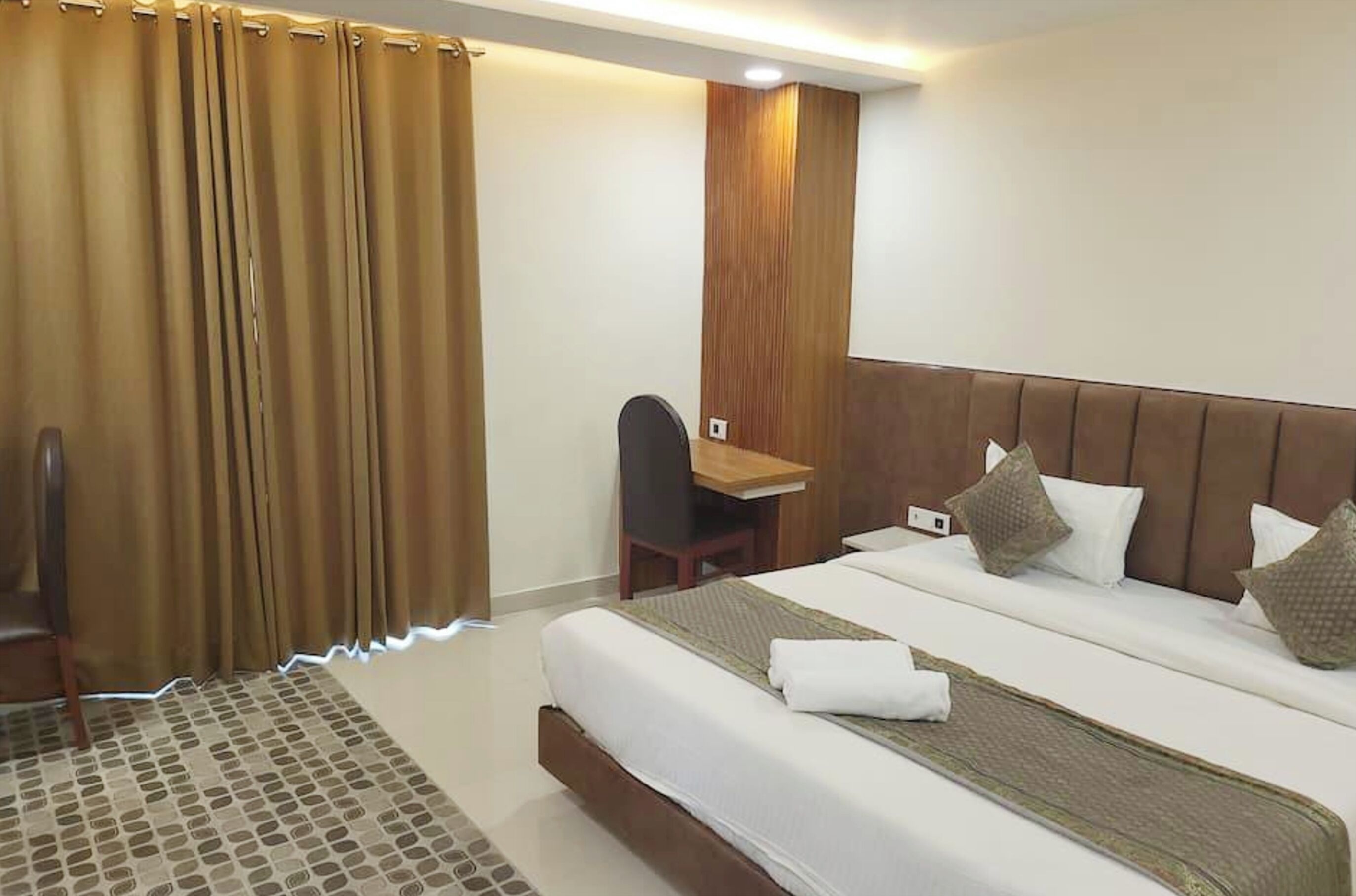 Hypo-allergenic bedding, desk, soundproofing, free WiFi