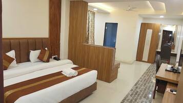 Family Room, Penyaman udara | Peralatan tempat tidur hipoalergenik, meja, kalis bunyi, Wi-fi percuma