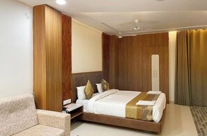Superior Double Room, Air conditioning | Hypo-allergenic bedding, desk, soundproofing, free WiFi - Premium Hotel S-A-N-T-O-O-R Varanasi  (Varanasi)