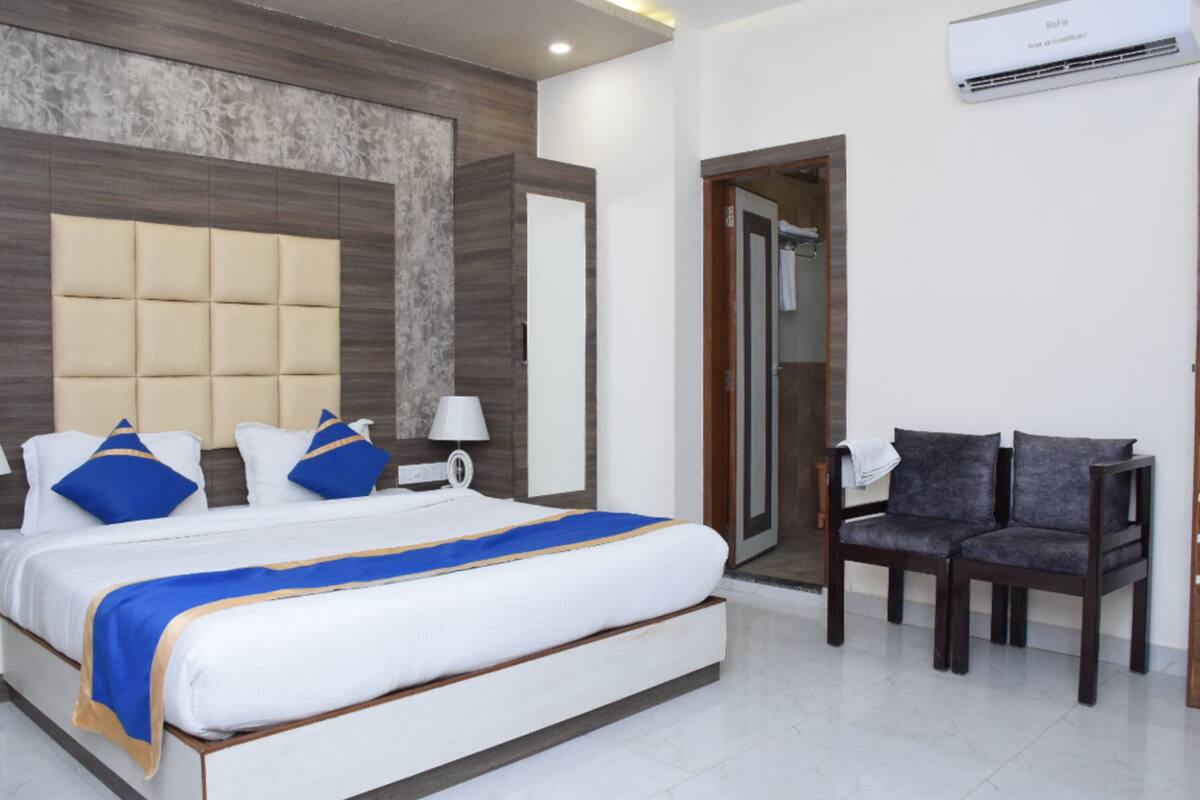 Deluxe Double Room, City View | Desk, free WiFi