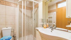 Shower, hair dryer, towels - Villa Veruda by Villas Guide (Pula)