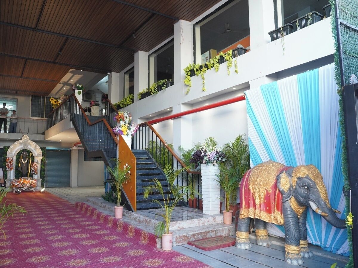 المنطقة المحيطة بالمنشأة