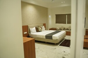 Deluxe Studio Suite | Free WiFi