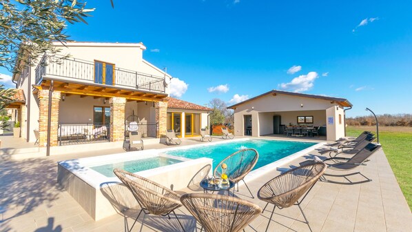 Pool - Villa Mattuzzi by Villas Guide (Loborika)