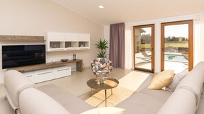 TV, fireplace - Villa Mattuzzi by Villas Guide (Loborika)