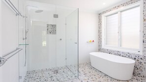 Shower, hair dryer, towels