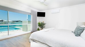 4 bedrooms, desk, iron/ironing board, WiFi