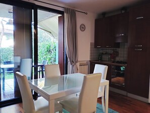 Dining - Fegi Suite Lake Garda -Sirmione, Desenzano - Private garden and pool (Desenzano del Garda)