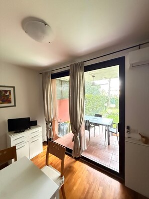 Dining - Fegi Suite Lake Garda -Sirmione, Desenzano - Private garden and pool (Desenzano del Garda)