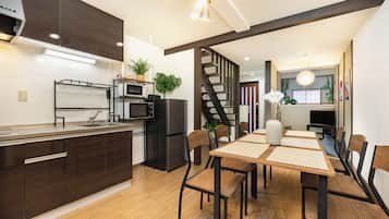 Deluxe House, Balcony | Blackout curtains, iron/ironing board, free WiFi