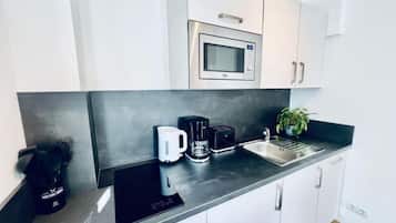 Basic Apartment, City View | Private kitchen | Fridge, microwave, oven, stovetop
