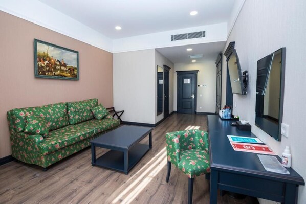 Suite, Lake View | Living area - Macara Lake Park Hotel (Quba)