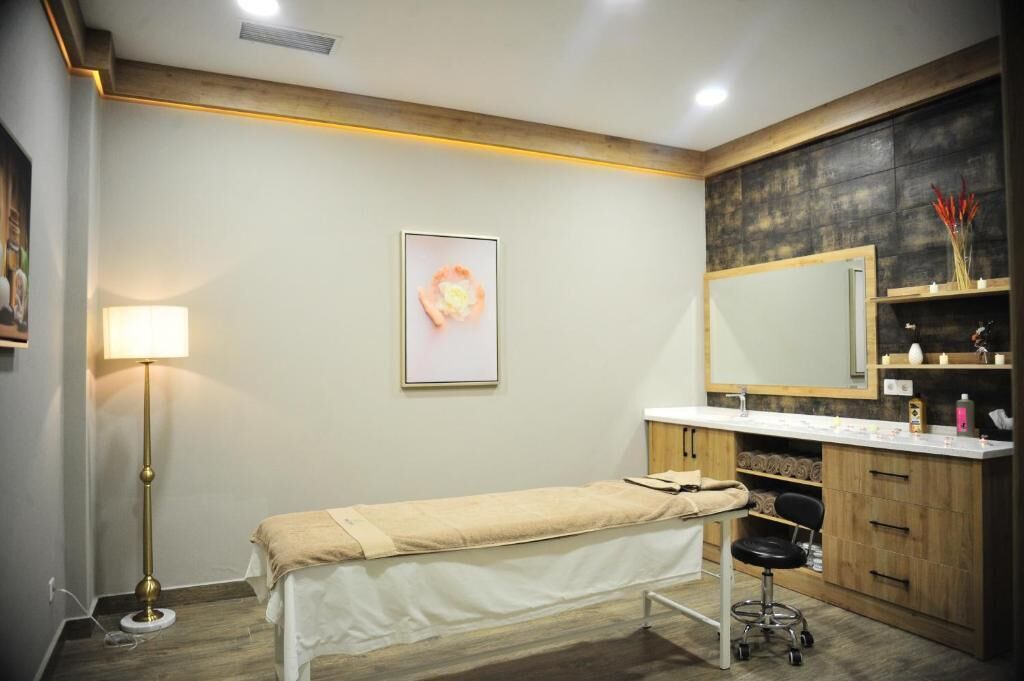 Mandi tangas / hammam, urutan sukan, lulur badan, rawatan muka 