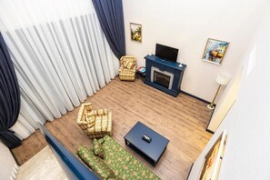 Deluxe Apartment, Balcony, Lake View | Living area - Macara Lake Park Hotel (Quba)