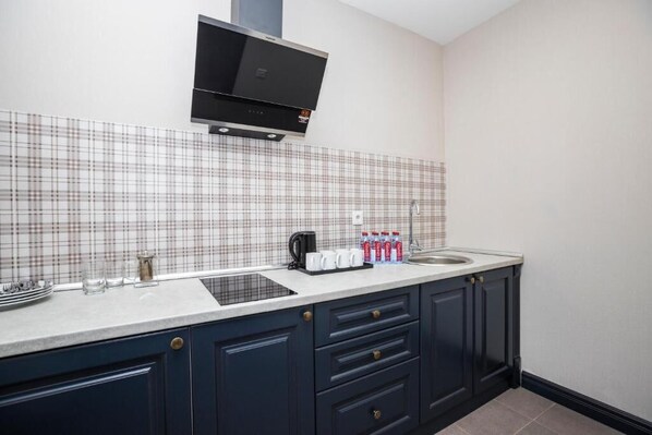 Apartment, Balcony, Mountain View | Private kitchen - Macara Lake Park Hotel (Quba)