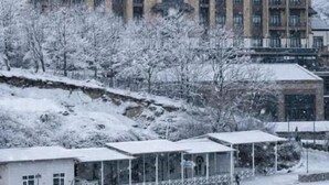 A multi-story hotel with a symmetrical facade, large windows, and a flat roof. - Macara Lake Park Hotel (Quba)