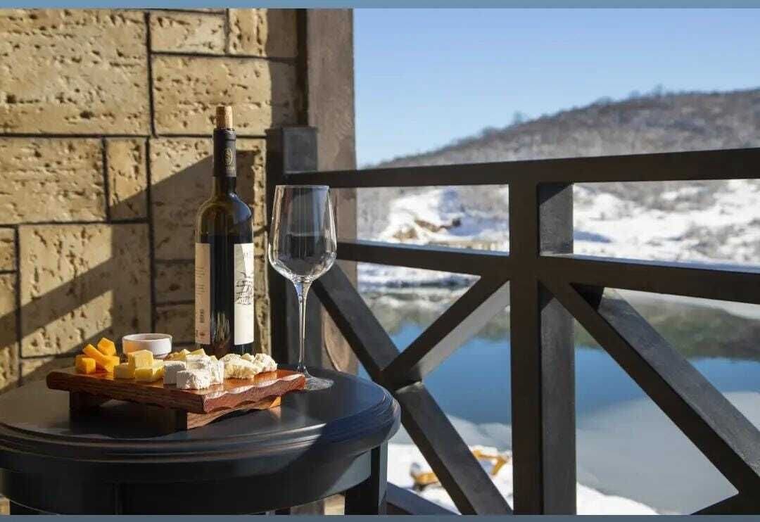 Double Room, Lake View | In-room safe, soundproofing, travel crib, free WiFi