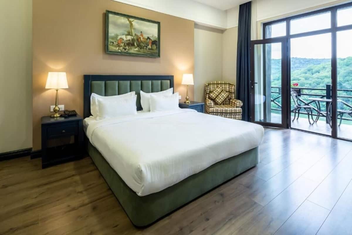 Double Room, Lake View | In-room safe, soundproofing, free WiFi