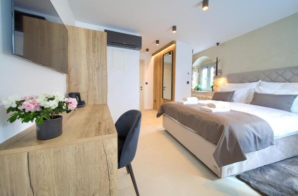 Deluxe Double Room, Sea View | In-room safe, free WiFi - Portella Inn (Krk)