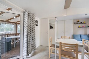 Dining - Family Mobile Home with Shared Terrace, Private Garden, and Air Conditioning (Les Mathes)
