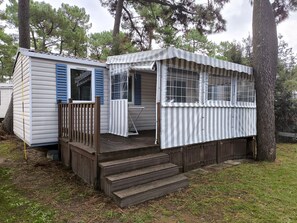Exterior - Family Mobile Home with Shared Terrace, Private Garden & Air Conditioning (Les Mathes)