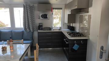 KĂŒhlschrank, Mikrowelle, Ofen, Herdplatte