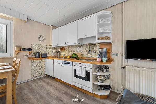Fridge, oven, stovetop, coffee/tea maker - Holiday home Ruhe in Sankt Peter-Ording – a comfortable retreat near the sandy b (Sankt Peter-Ording)