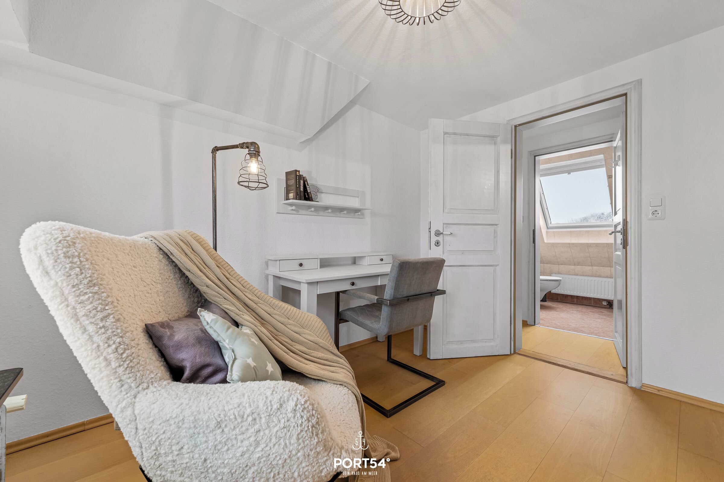 Fernseher, Kamin, Stereoanlage