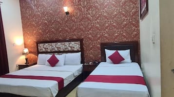 Deluxe Twin Rooms | Desk, laptop workspace, free WiFi