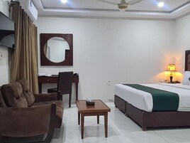 Deluxe Double Rooms | Escritorio, espacio para trabajar con un portátil, wifi gratis