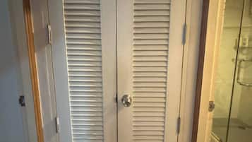 Condo, 1 Bedroom, Accessible, Balcony | Interior