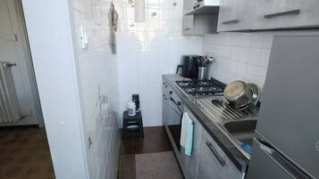 Mikrowelle, Ofen, Herdplatte, Geschirrspüler