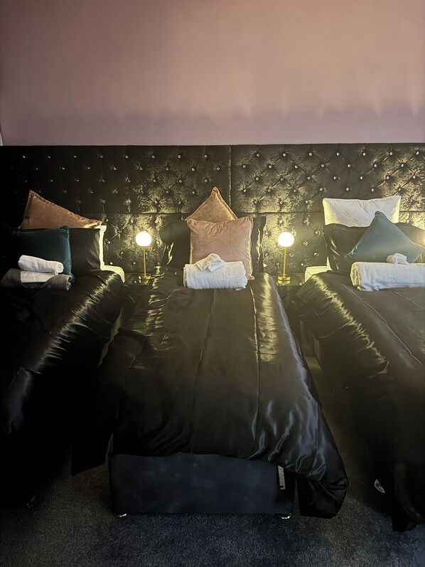 2 bedrooms, in-room safe, desk, iron/ironing board