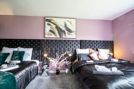 2 bedrooms, in-room safe, desk, iron/ironing board. Group Accommodation | 8 Single Beds | Private Gated Property | On-Site Parking