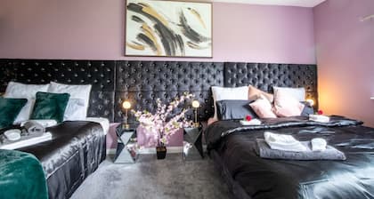 Group Accommodation | 8 Single Beds | Private Gated Property | On-Site Parking