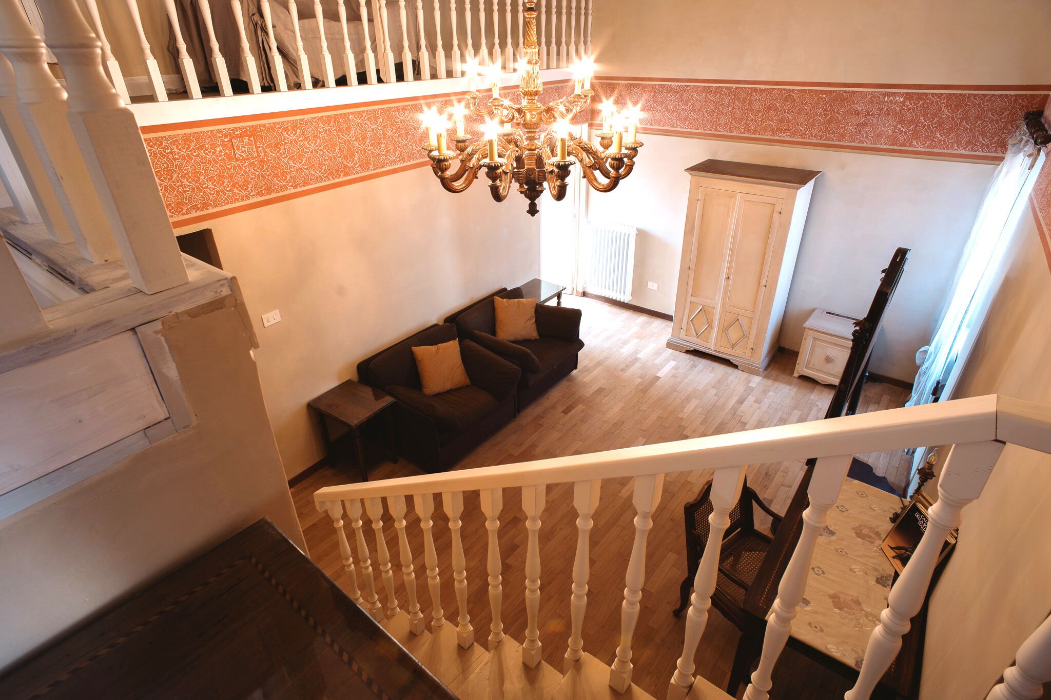 Deluxe-Dreibettzimmer, Stadtblick | Zimmersafe, Schreibtisch, kostenloses WLAN